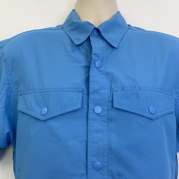 Duluth Trading Company - Baby Blue Polyester Short Sleeve Button Up Size Med - Picture 3 of 10